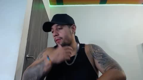 Snapshot of spartacus_cam chatting on March 4, 5:42 am     online show from March 4, 5:42 am