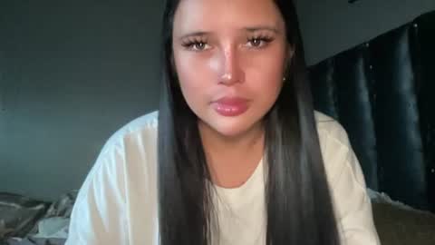 Snapshot of specialgirlxxx chatting on June 24, 8:02 am specialgirlxxx online show from June 24, 8:02 am