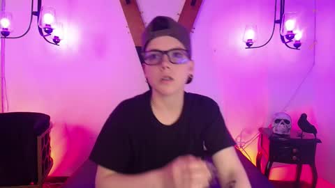 spencerm_ online show from November 17, 8:47 pm