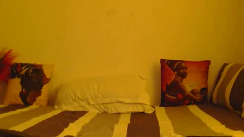 Snapshot of spicy_angels chatting on November 29, 6:27 am Quinter Cheeky online show from November 29, 6:27 am