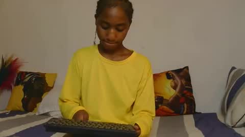 Snapshot of spicy_angels chatting on December 2, 3:56 am Quinter Cheeky online show from December 2, 3:56 am