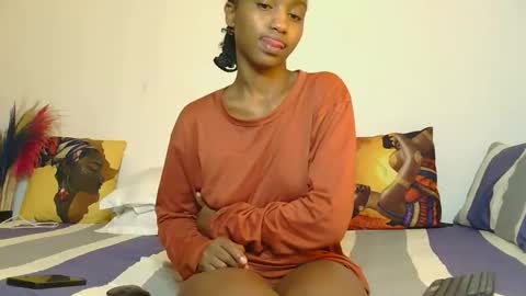 Snapshot of spicy_angels chatting on December 3, 6:21 am Quinter Cheeky online show from December 3, 6:21 am