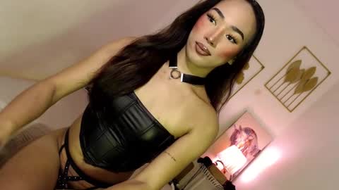 Snapshot of spicy_kinky chatting on February 2, 8:08 pm Alora online show from February 2, 8:08 pm