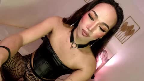 Snapshot of spicy_kinky chatting on February 6, 2:00 am Alora online show from February 6, 2:00 am