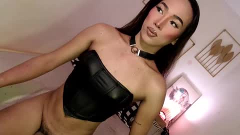 Snapshot of spicy_kinky chatting on February 9, 8:02 pm Alora online show from February 9, 8:02 pm