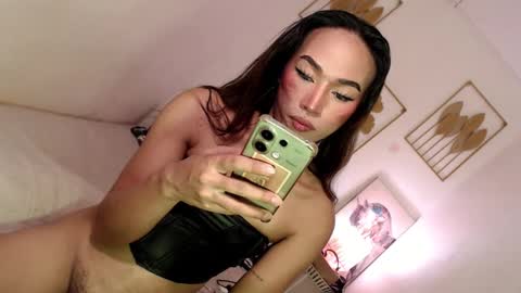 Snapshot of spicy_kinky chatting on February 14, 5:41 am Alora online show from February 14, 5:41 am