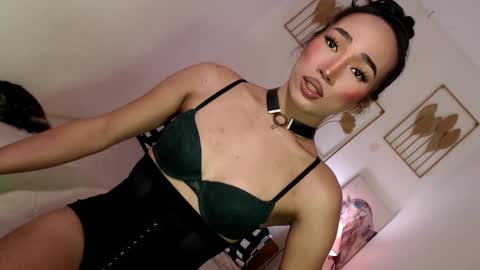 Snapshot of spicy_kinky chatting on February 15, 2:37 am Alora online show from February 15, 2:37 am