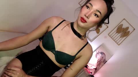Snapshot of spicy_kinky chatting on February 15, 9:38 am Alora online show from February 15, 9:38 am