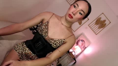 Snapshot of spicy_kinky chatting on February 18, 2:49 am Alora online show from February 18, 2:49 am