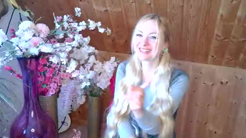 Snapshot of spicyeli chatting on May 21, 3:41 pm Eli online show from May 21, 3:41 pm