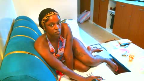 Snapshot of spicygal_ chatting on April 18, 7:58 pm spicygal_ online show from April 18, 7:58 pm