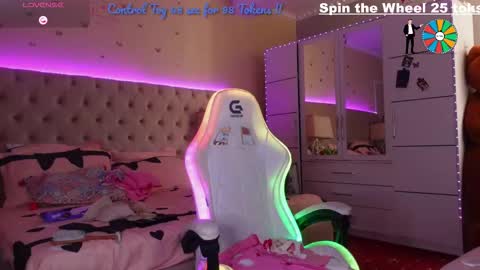 Snapshot of spicygirls chatting on October 17, 7:11 am Alicia online show from October 17, 7:11 am