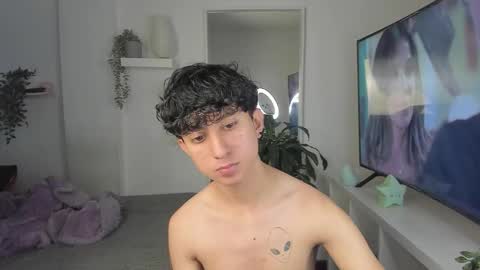 Snapshot of spider_baby_ chatting on December 2, 10:16 pm spider_baby_ online show from December 2, 10:16 pm