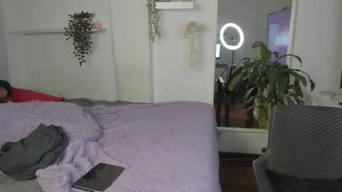 Snapshot of spider_baby_ chatting on December 5, 12:52 am spider_baby_ online show from December 5, 12:52 am