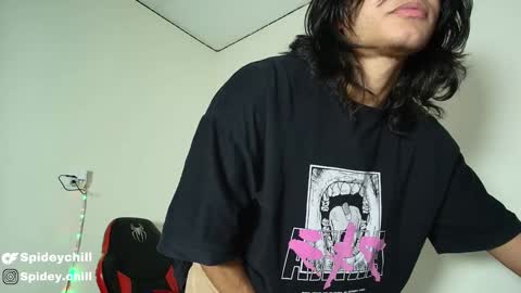 Snapshot of spideychill chatting on December 11, 5:00 am spideychill online show from December 11, 5:00 am