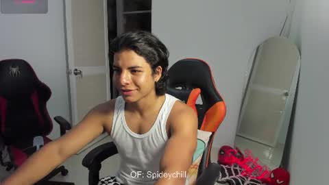 Snapshot of spideychill chatting on July 7, 3:42 am spideychill online show from July 7, 3:42 am