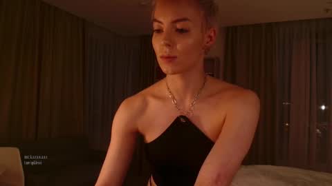 Elizabeth online show from September 19, 3:56 pm