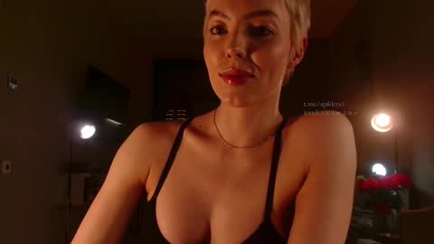 Elizabeth online show from February 17, 5:08 pm