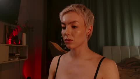 Elizabeth online show from April 19, 5:34 pm