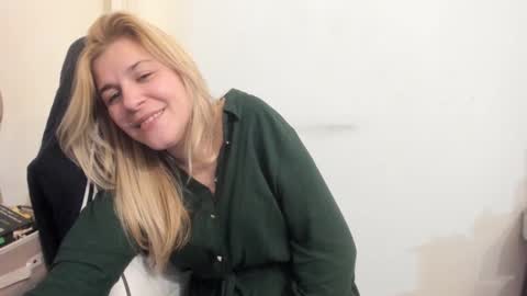 FREE ONLY FANSy online show from December 10, 9:43 pm