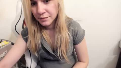 FREE ONLY FANSy online show from December 11, 4:42 pm