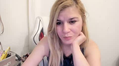 FREE ONLY FANSy online show from December 17, 7:59 pm