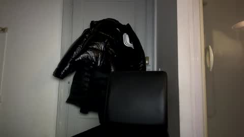 Snapshot of splashyyyz chatting on December 9, 8:23 pm splashyyyz online show from December 9, 8:23 pm