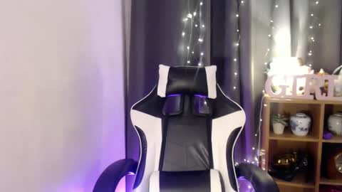 CALL ME RAINE online show from February 10, 2:26 pm