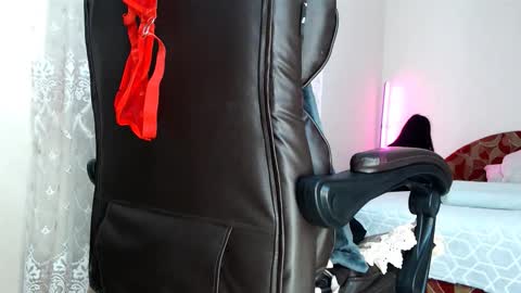 Snapshot of sports_woman5 chatting on February 14, 8:11 am Tips are the best compliment to a woman online show from February 14, 8:11 am