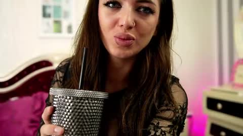 Snapshot of squirt_bunny69 chatting on May 23, 6:23 pm Stacy online show from May 23, 6:23 pm