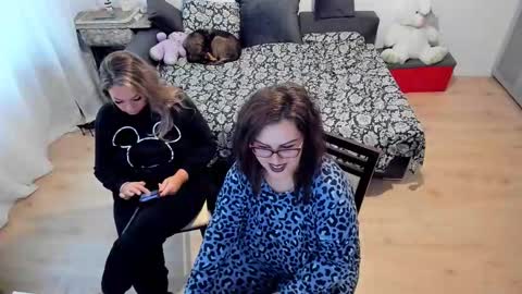 Snapshot of squirt_kimmm chatting on October 3, 11:51 am Kim online show from October 3, 11:51 am