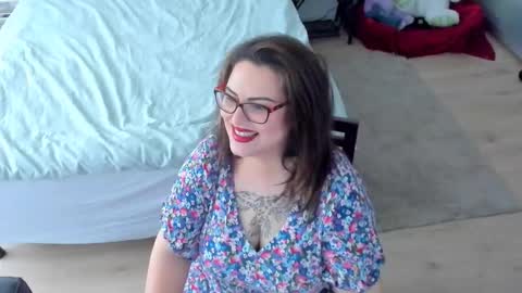 Snapshot of squirt_kimmm chatting on November 13, 10:14 am Kim online show from November 13, 10:14 am