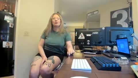 Snapshot of squirt_vip_room chatting on January 16, 12:14 am Roxy Day Mossimo Knight online show from January 16, 12:14 am