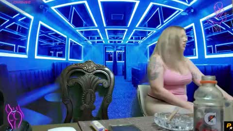 Snapshot of squirt_vip_room chatting on February 15, 4:09 am Roxy Day Mossimo Knight online show from February 15, 4:09 am