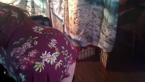 Snapshot of squirtingmama chatting on February 12, 10:56 am SquirtingMAMA online show from February 12, 10:56 am