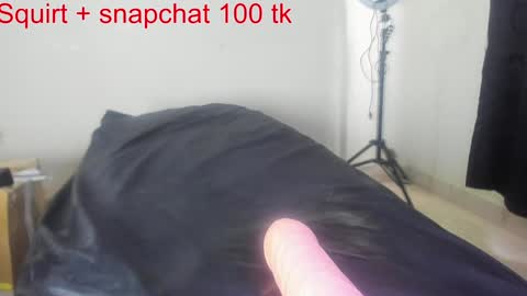 Snapshot of squirtle_girl chatting on December 11, 8:18 pm  Lizzy online show from December 11, 8:18 pm