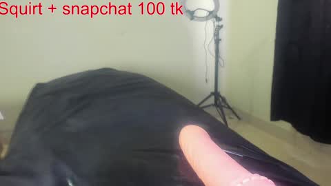Snapshot of squirtle_girl chatting on December 25, 7:24 pm  Lizzy online show from December 25, 7:24 pm