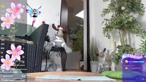 Snapshot of squirtmanica chatting on December 8, 11:24 am Monica online show from December 8, 11:24 am