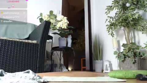 Snapshot of squirtmanica chatting on January 17, 6:04 am Monica online show from January 17, 6:04 am