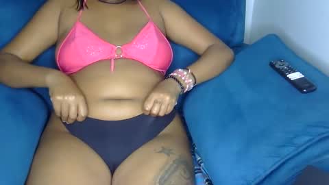 Snapshot of squirtqueen333 chatting on December 6, 7:01 pm shana online show from December 6, 7:01 pm