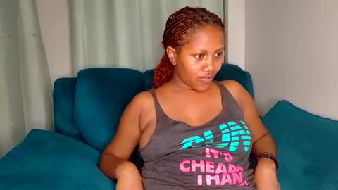 Snapshot of squirtqueen333 chatting on January 3, 12:33 am shana online show from January 3, 12:33 am