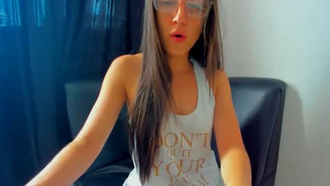 Snapshot of squirttati33 chatting on March 3, 2:37 pm Tati online show from March 3, 2:37 pm