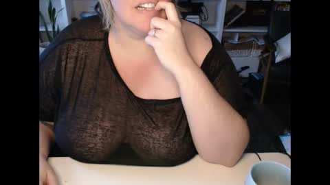 Snapshot of squirtymilfjess chatting on January 7, 2:19 pm Messi Jessi online show from January 7, 2:19 pm