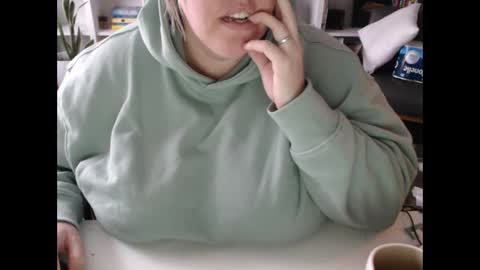 Snapshot of squirtymilfjess chatting on January 15, 2:35 pm Messi Jessi online show from January 15, 2:35 pm