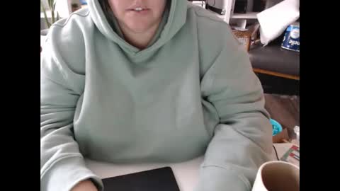 Snapshot of squirtymilfjess chatting on January 15, 6:19 pm Messi Jessi online show from January 15, 6:19 pm