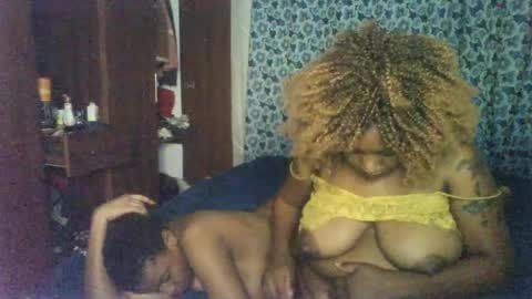 Snapshot of squish_sexy chatting on June 19, 5:39 pm Sexy muna online show from June 19, 5:39 pm