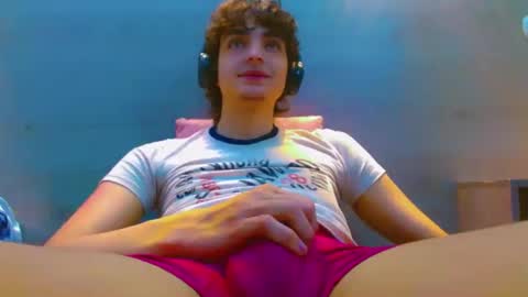 ethan online show from December 18, 2:23 pm