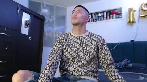 Snapshot of sr_porn01 chatting on January 17, 8:55 pm sr_porn01 online show from January 17, 8:55 pm