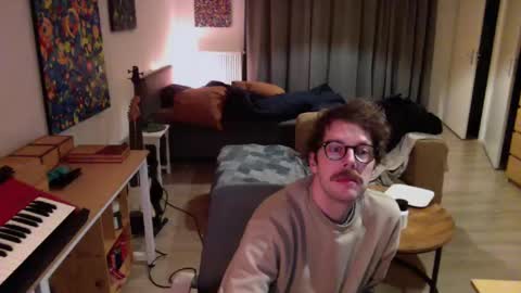 Roger online show from December 6, 8:18 pm