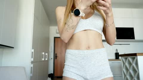 Scarlett online show from April 22, 11:45 am